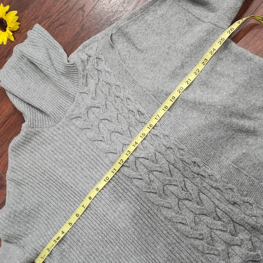 SIMPLY VERA WANG TURTLENECK SWEATER ✨️💜